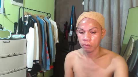 Snapshot of thick_bigcock13 chatting on 10/06/25, 01:03 gil online show from 10/06/25, 01:03