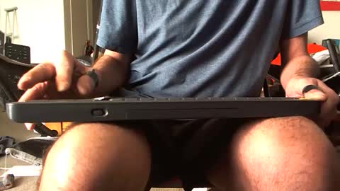 Snapshot of thickasatallcan chatting on 02/17/25, 12:32 thickasatallcan online show from 02/17/25, 12:32