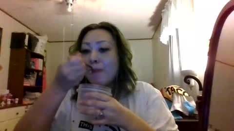 Snapshot of thickassazn93 chatting on 11/18/25, 11:48 thickassazn93 online show from 11/18/25, 11:48