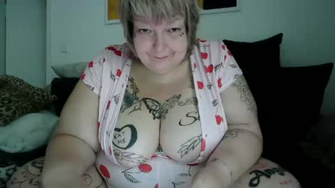 Snapshot of thickdarkangel chatting on 07/01/26, 01:13 thickdarkangel online show from 07/01/26, 01:13