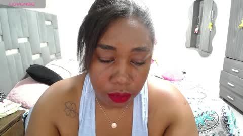 Snapshot of thickebonymilf chatting on 04/27/26, 05:16 XIOMARA online show from 04/27/26, 05:16