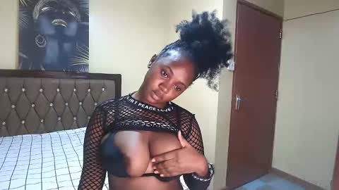 Snapshot of thickfantasy chatting on 10/14/25, 04:46 zara online show from 10/14/25, 04:46