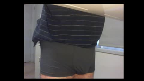 Snapshot of thickmelnik chatting on 12/21/25, 03:24 James online show from 12/21/25, 03:24