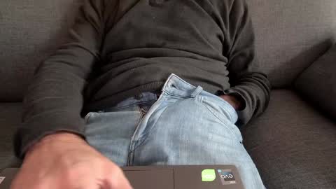 Snapshot of thickrum chatting on 12/15/24, 11:45 Thickru online show from 12/15/24, 11:45