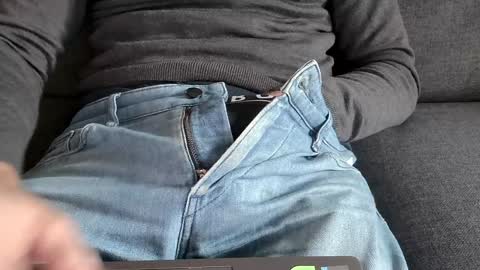 Snapshot of thickrum chatting on 01/13/25, 10:14 Thickru online show from 01/13/25, 10:14