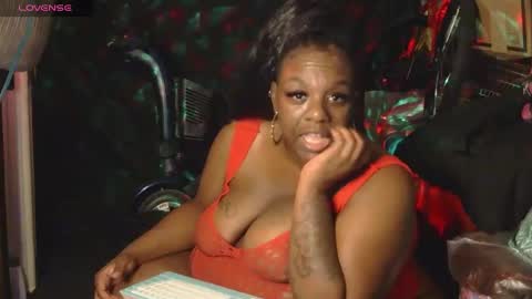 Snapshot of thickumzz41 chatting on 12/19/25, 03:57 Thickumzz41 online show from 12/19/25, 03:57