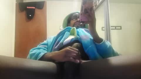 Snapshot of thickwilly25 chatting on 12/14/25, 12:05 ThickWilly online show from 12/14/25, 12:05