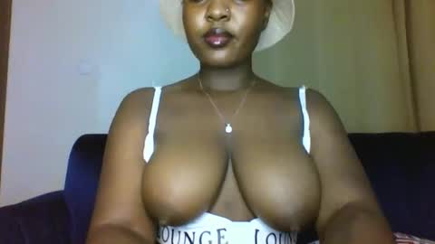 Snapshot of thickyannah2 chatting on 02/19/26, 01:23 thickyannah online show from 02/19/26, 01:23