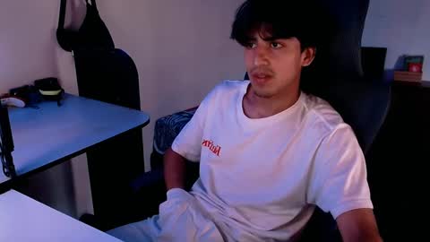 Snapshot of thieves_us chatting on 12/10/24, 05:44 thieves_us online show from 12/10/24, 05:44