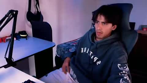 Snapshot of thieves_us chatting on 12/12/24, 02:22 thieves_us online show from 12/12/24, 02:22