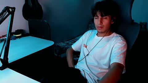 Snapshot of thieves_us chatting on 01/15/25, 04:04 thieves_us online show from 01/15/25, 04:04