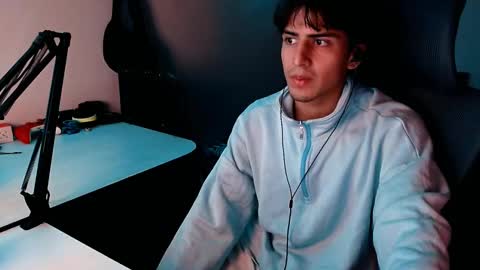 Snapshot of thieves_us chatting on 01/15/25, 12:04 thieves_us online show from 01/15/25, 12:04