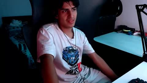 Snapshot of thieves_us chatting on 01/18/25, 05:20 thieves_us online show from 01/18/25, 05:20