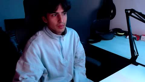 Snapshot of thieves_us chatting on 01/27/25, 12:16 thieves_us online show from 01/27/25, 12:16