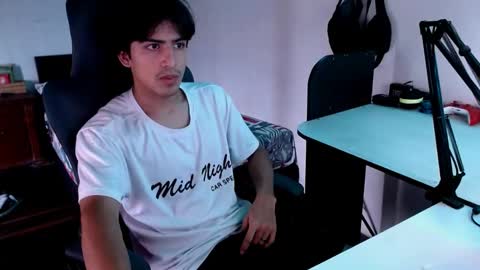 Snapshot of thieves_us chatting on 02/16/25, 07:38 thieves_us online show from 02/16/25, 07:38