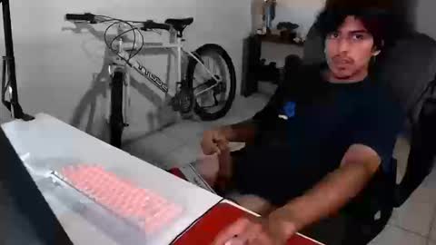 Snapshot of thieves_us chatting on 09/19/25, 11:27 thieves_us online show from 09/19/25, 11:27