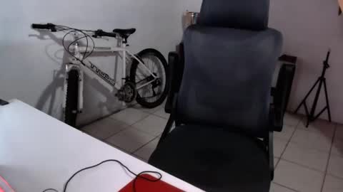 Snapshot of thieves_us chatting on 09/28/25, 05:24 thieves_us online show from 09/28/25, 05:24