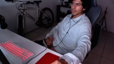 Snapshot of thieves_us chatting on 09/29/25, 10:20 thieves_us online show from 09/29/25, 10:20