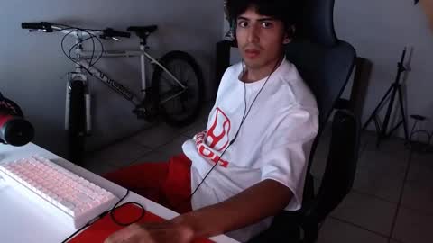 Snapshot of thieves_us chatting on 10/13/25, 06:35 thieves_us online show from 10/13/25, 06:35