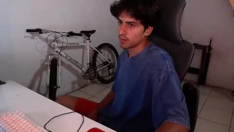 Snapshot of thieves_us chatting on 10/25/25, 10:37 thieves_us online show from 10/25/25, 10:37