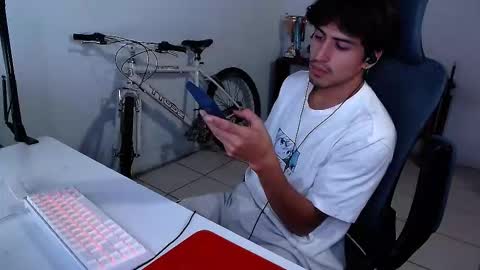 Snapshot of thieves_us chatting on 10/28/25, 03:54 thieves_us online show from 10/28/25, 03:54