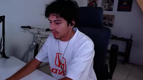 Snapshot of thieves_us chatting on 10/31/25, 07:04 thieves_us online show from 10/31/25, 07:04