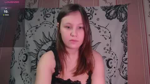 Snapshot of thighswithspikes chatting on 11/21/25, 10:14 thighswithspikes online show from 11/21/25, 10:14