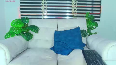 Snapshot of thiiagosaeenz chatting on 04/21/26, 05:50 Thiago Saenzz online show from 04/21/26, 05:50