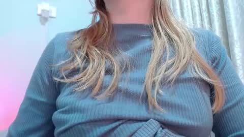 Snapshot of thin33 chatting on 11/13/25, 03:05 sara online show from 11/13/25, 03:05