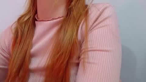 Snapshot of thin33 chatting on 12/18/25, 03:01 sara online show from 12/18/25, 03:01