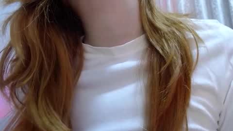 Snapshot of thin33 chatting on 12/21/25, 01:46 sara online show from 12/21/25, 01:46