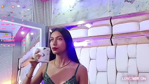 Snapshot of thin_eva chatting on 01/24/25, 02:07 Eva online show from 01/24/25, 02:07