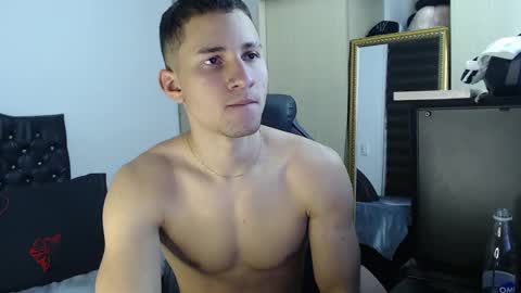 Snapshot of thin_tommy11 chatting on 01/07/25, 02:42 thin_tommy11 online show from 01/07/25, 02:42