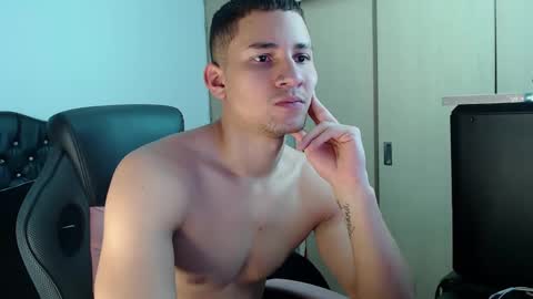 Snapshot of thin_tommy11 chatting on 01/09/25, 02:22 thin_tommy11 online show from 01/09/25, 02:22