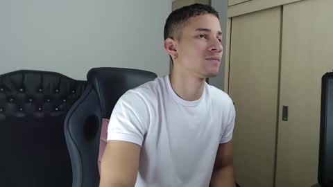 thin_tommy11 online show from 02/25/25, 10:29