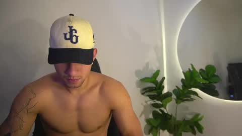 Snapshot of thin_tommy11 chatting on 05/01/26, 12:04 thin_tommy11 online show from 05/01/26, 12:04