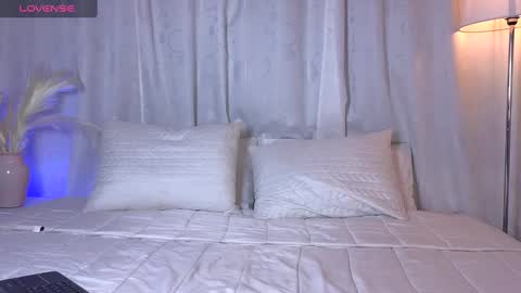 Snapshot of thinysweet chatting on 01/23/25, 11:15 TIFFANY online show from 01/23/25, 11:15