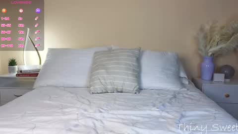 Snapshot of thinysweet chatting on 09/28/25, 11:26 TIFFANY online show from 09/28/25, 11:26