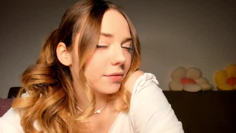 Amelia  shows on mondays fridays and sundays  if anything changes im giving updates on my fansly  online show from 02/02/25, 04:00