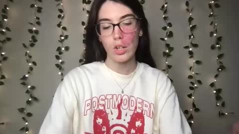 Snapshot of thistlefernsby chatting on 11/09/25, 05:28 thistlefernsby online show from 11/09/25, 05:28