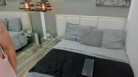 Snapshot of thom_ames chatting on 04/18/26, 11:58 Thom online show from 04/18/26, 11:58