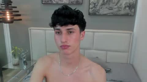 Snapshot of thom_ames chatting on 04/19/26, 04:17 Thom online show from 04/19/26, 04:17