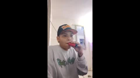 Snapshot of thomas27f chatting on 10/23/25, 02:44 thomas27f online show from 10/23/25, 02:44