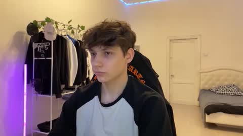 Thomas Hill online show from 10/31/25, 07:48