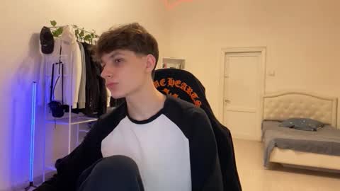 Thomas Hill online show from 12/04/25, 08:17