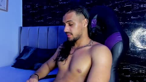 Snapshot of thomas__wayne chatting on 10/04/25, 12:58 Thomas online show from 10/04/25, 12:58