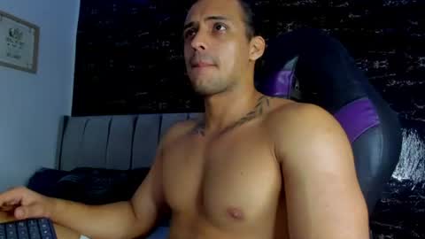 Snapshot of thomas__wayne chatting on 07/12/26, 11:23 Thomas online show from 07/12/26, 11:23
