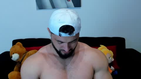 Snapshot of thomas_brandon chatting on 01/19/25, 01:32 Thomas Brandon online show from 01/19/25, 01:32