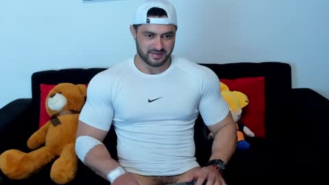 Snapshot of thomas_brandon chatting on 01/28/25, 04:18 Thomas Brandon online show from 01/28/25, 04:18