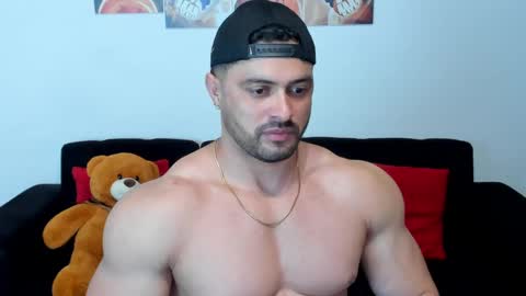 Snapshot of thomas_brandon chatting on 02/12/25, 04:33 Thomas Brandon online show from 02/12/25, 04:33